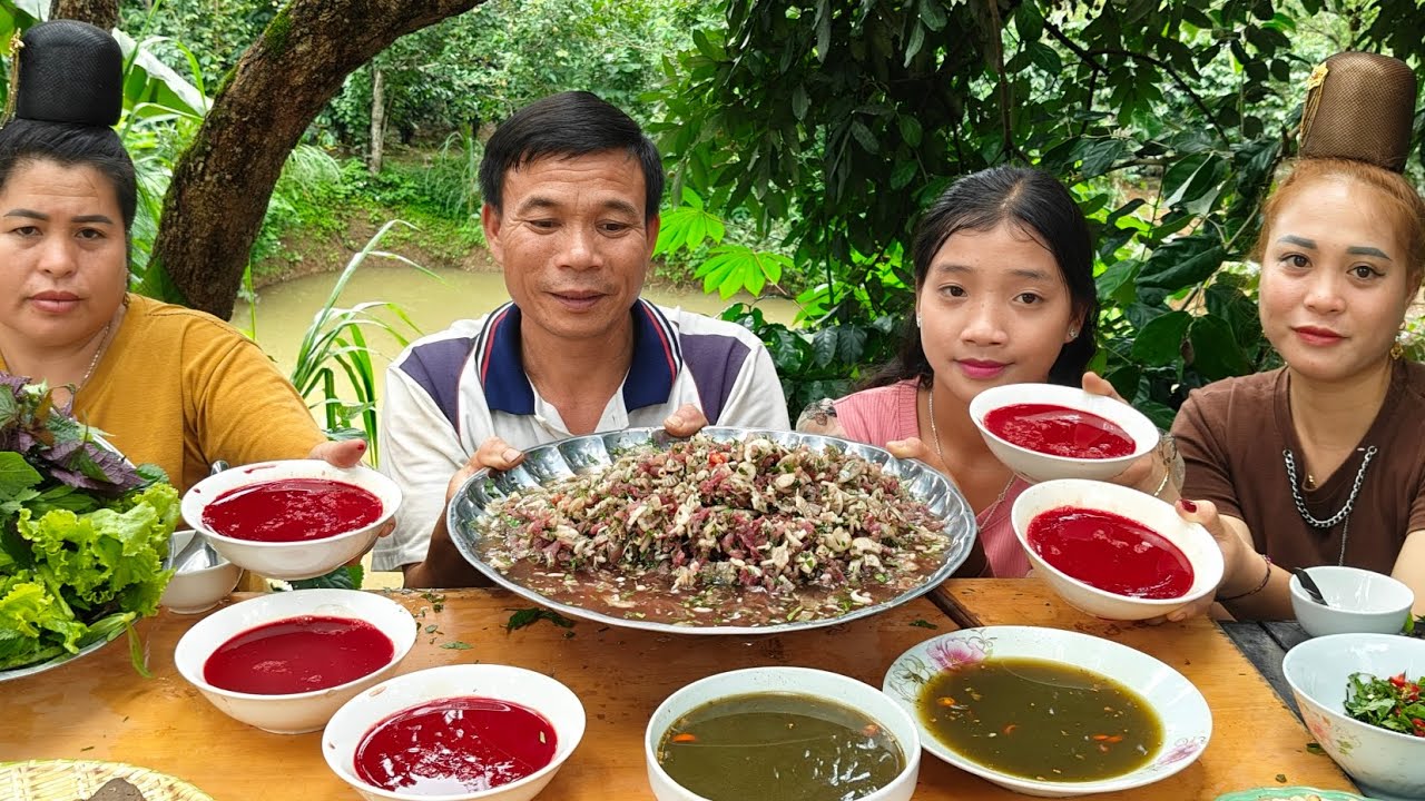 Đạp Thịt Bò Sống Tiết Canh pha Pịa Thường Những Món Này Ngày Xưa Chỉ Những Ngày Lễ Tết Mới Được Ăn 