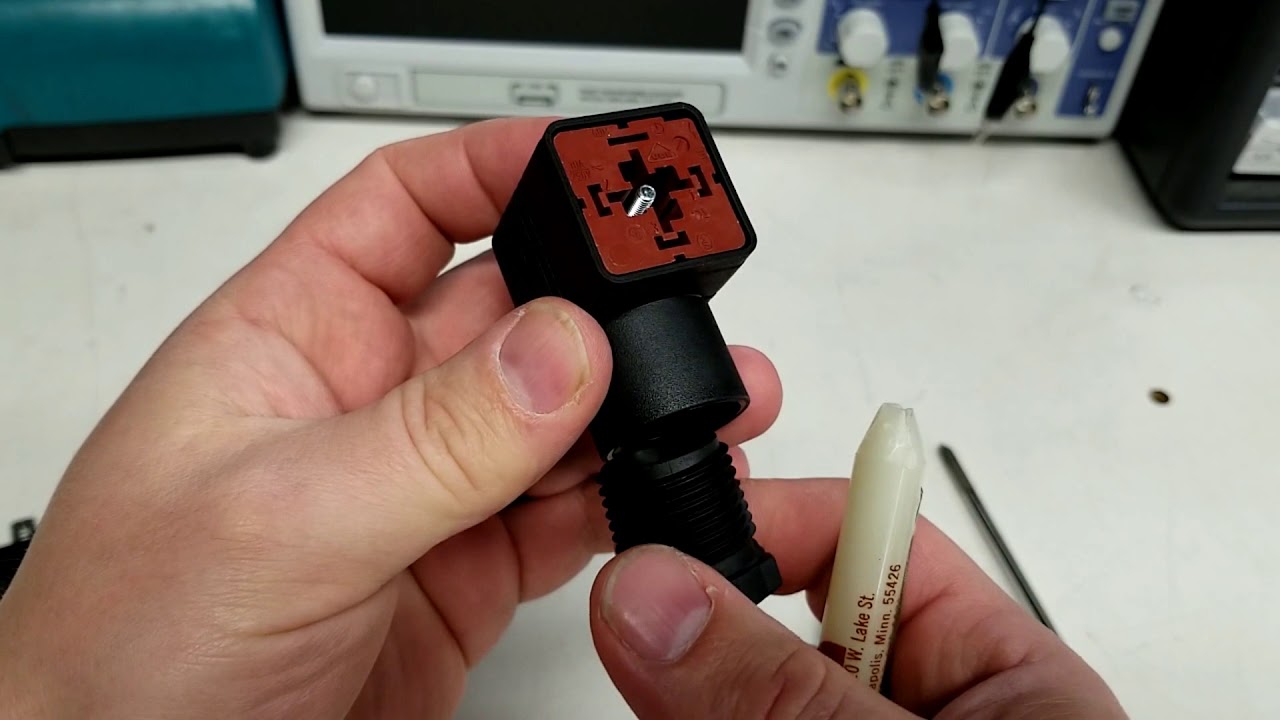 Taking apart hydraulic style din connector YouTube