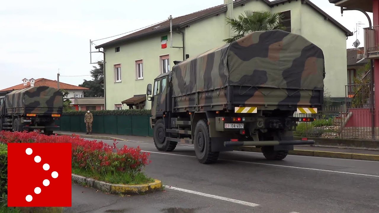 Seriate, nuovo trasferimento dalla chiesa di San Giuseppe: mezzi militari trasportano bare