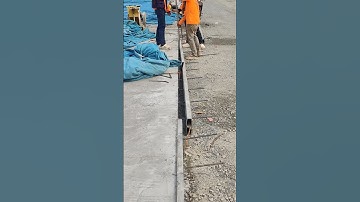 Technical remove side formwork of road construction