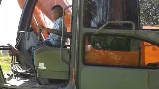 6 year old driving a Bachoe เด็กอนุบาล ขับรถแบคโฮ