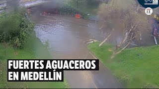 Aguacero en Medellín: imágenes de las fuertes lluvias que causaron emergencias | El Espectador by El Espectador 14,736 views 19 hours ago 1 minute, 10 seconds