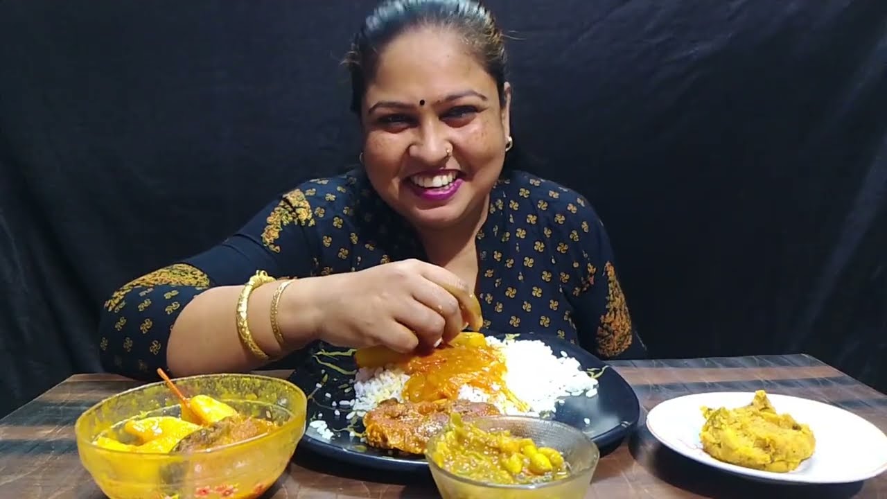Eating spicy Rohu fish curry 🔥#food #mukbang #eatingshow #desifood  