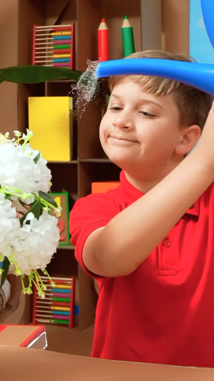 Cardboard SCHOOL Adventure for kids