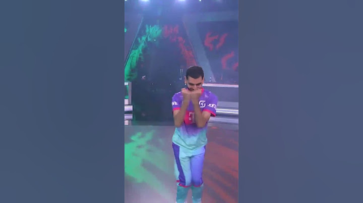 Nisqy accidentally hitting the emote button 🕺