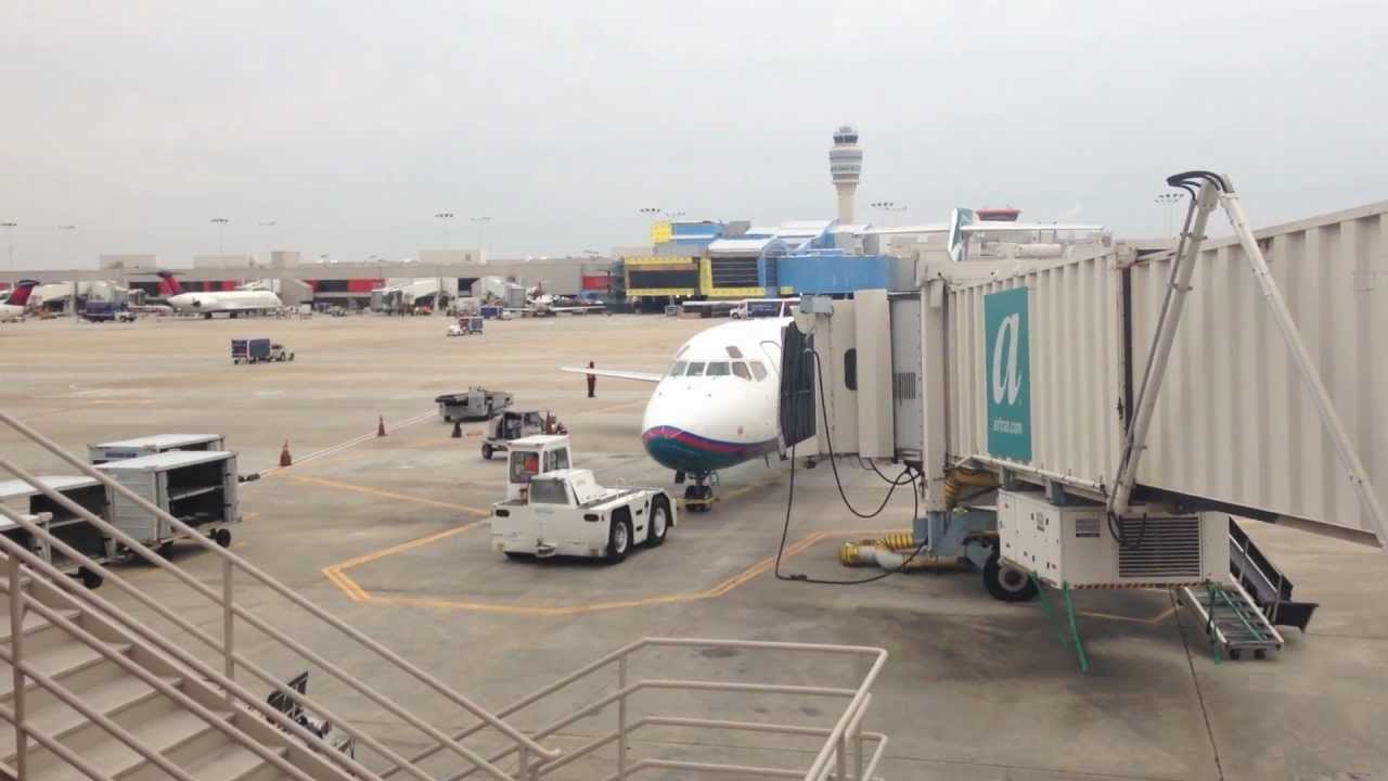 AirTran Airways, 717-200, pushback from gate C19 in Atlanta (HD) - YouTube