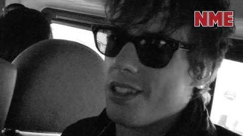 Razorlight walk on stage at T In The Park 2009