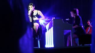 Miniatura de vídeo de "the words / christina perri / vancouver, 08.30.15"