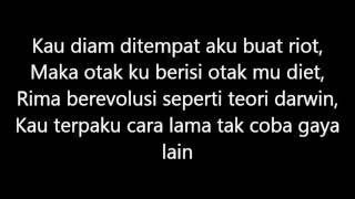 Crystal Opera Ft Doms Dee - Beda Halaman (Video lirik)