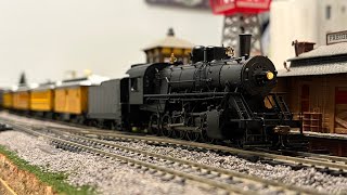Bachmann 2-10-0 Russian decapod Unlettered black Hauls steam train excursion 