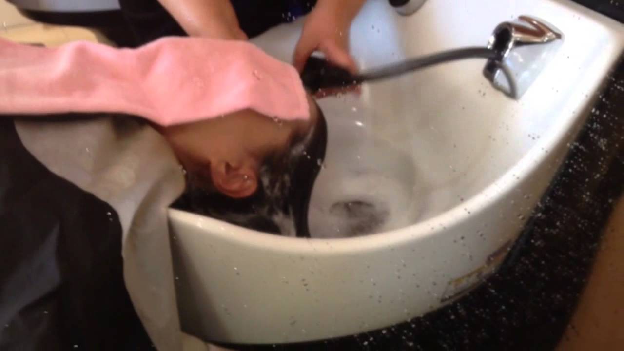 色髪美人コースのカラーリングの様子 Youtube