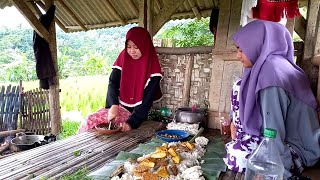 GADIS DESA PURWAKARTA. MASAK NASI LIWET. NIKMAT LUAR BIASA. SUASANA PEDESAAN JAWA BARAT