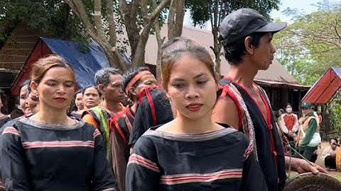 Múa xoang cùng đội cồng chiêng làng Kơ Mong - Ia Tô - Ia Grai