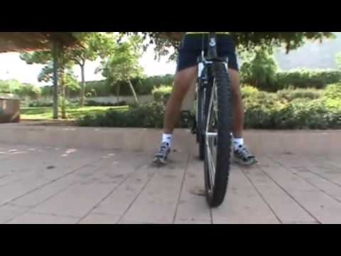 וִידֵאוֹ: איך מלמדים לרכוב על אופניים