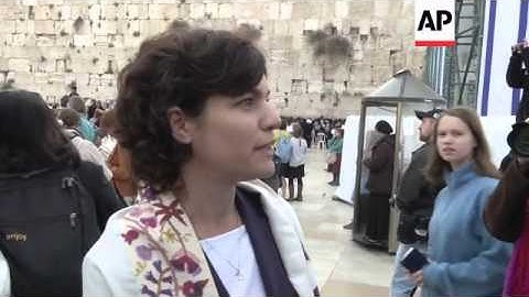 Police detain women for wearing prayer shawls at Western Wall