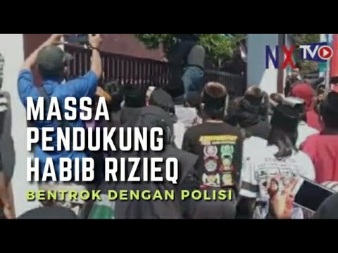 Massa Pendukung Habib Rizieq, Bentrok Dengan Polisi