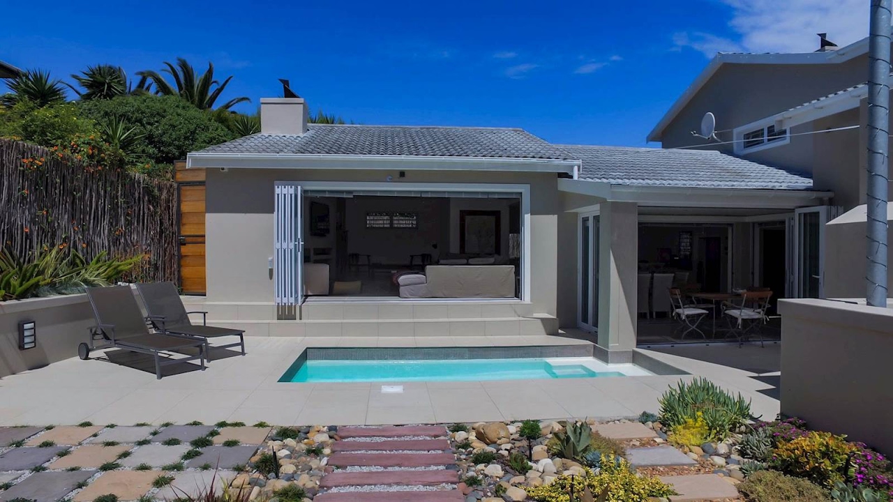 6 Bedroom House for sale in Western Cape Cape Town Tableview And