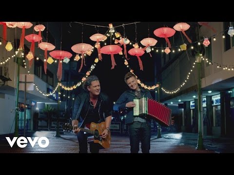 Carlos Vives – Como Le Gusta a Tu Cuerpo ft. Michel Teló