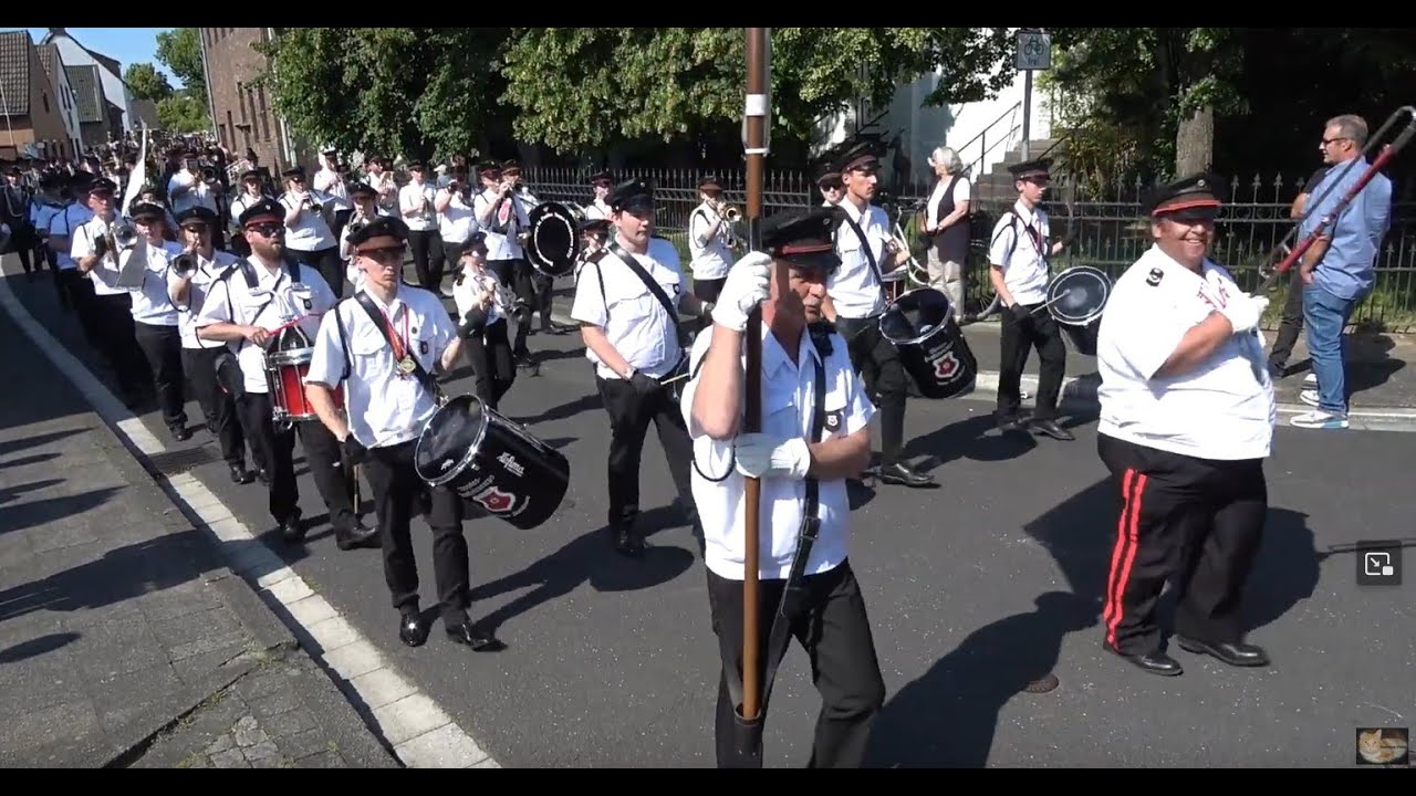 Schützenfest in Neuss Weckhoven am 09. 06. 2024.  Der große Sonntags-Nachmittagsunzug