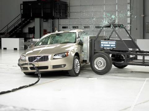 2007 Volvo S80 side IIHS crash test