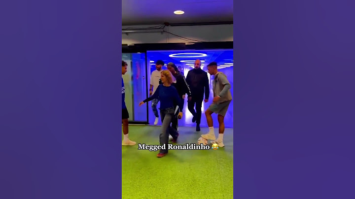 Ronaldinho’s reaction is everything 😂