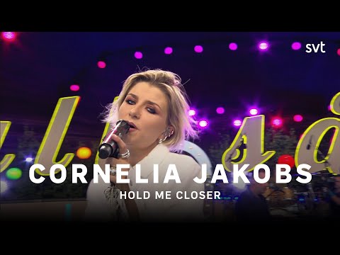 Cornelia Jakobs – Hold me closer LIVE | Allsång på Skansen 2022 | SVT