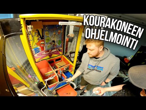 Video: Miksi koirani ravistelee päätään?