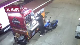 Man Wanted in 3 NYC Armed Robberies in Under 40 Minutes | El Minuto (English)