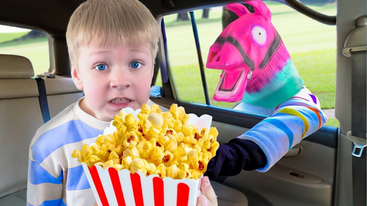 Amelia & Arthur go to the movies at the Drive-In cinema.