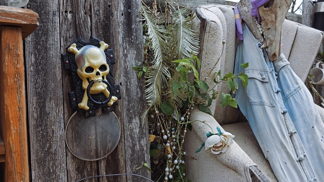 Creepy Abandoned Roadside Attractions & Oddities!