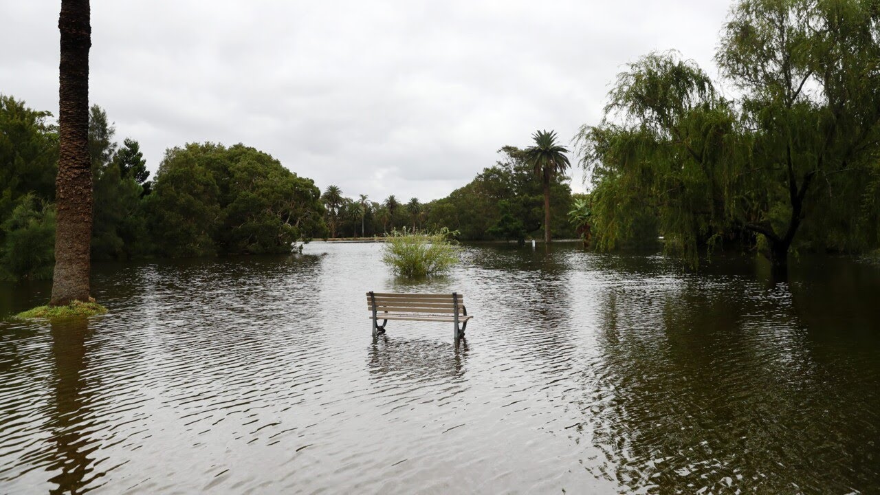 Flood emergency warnings issued in Victoria - YouTube