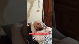 Поранений під Бахмутом боєць 1 мехбату 3ОШБр «Альтерего» читає молитву українського націоналіста