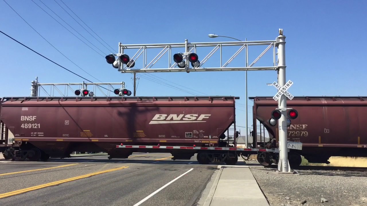 BNSF Train in Kennewick, WA YouTube
