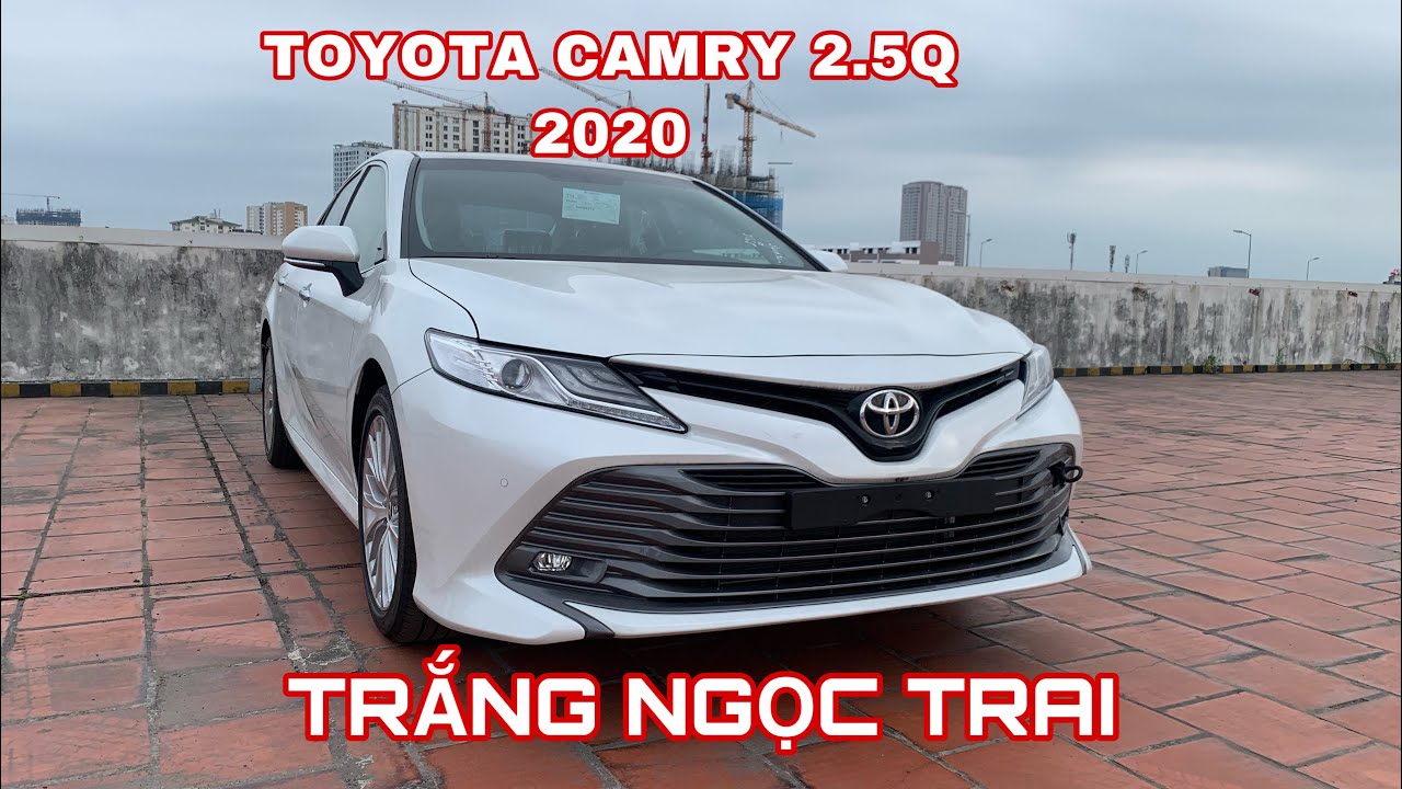 Toyota Camry 2018 có thêm màu trắng tăng giá 8 triệu đồng