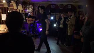 Whiskey in a jar - pub in Dingle Ireland chords
