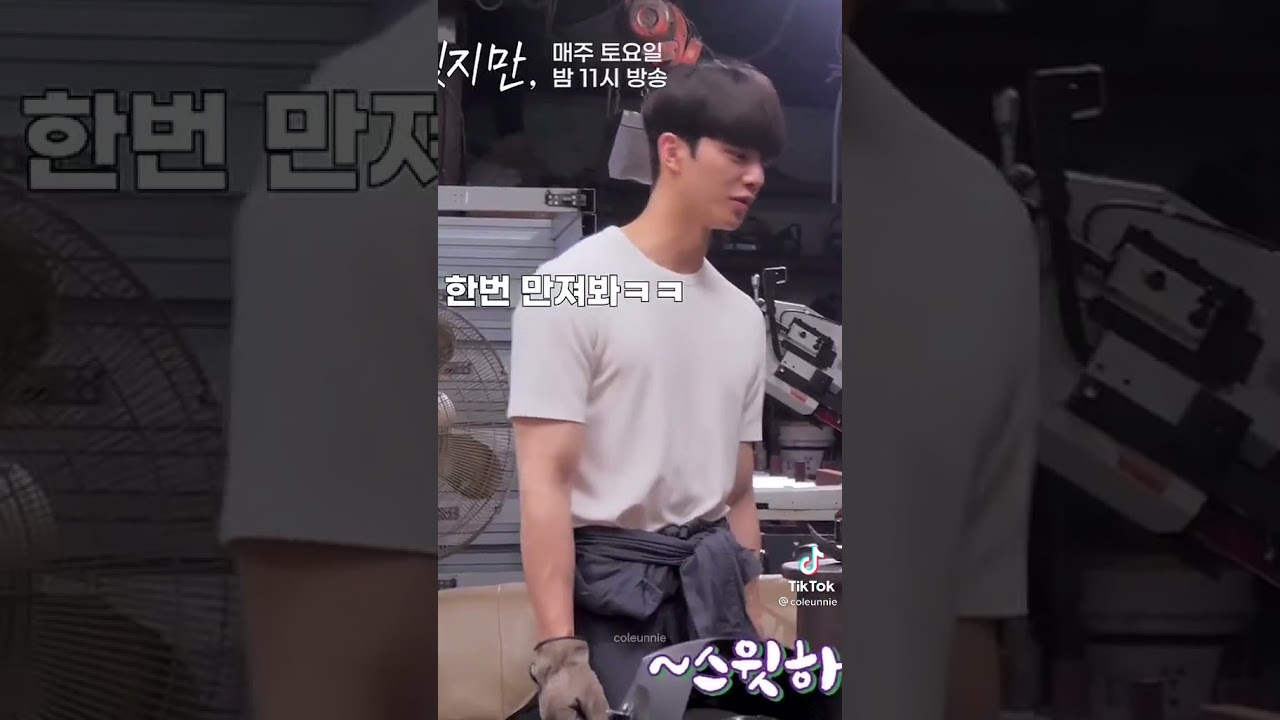 Bruhhhhh look at those biceps 