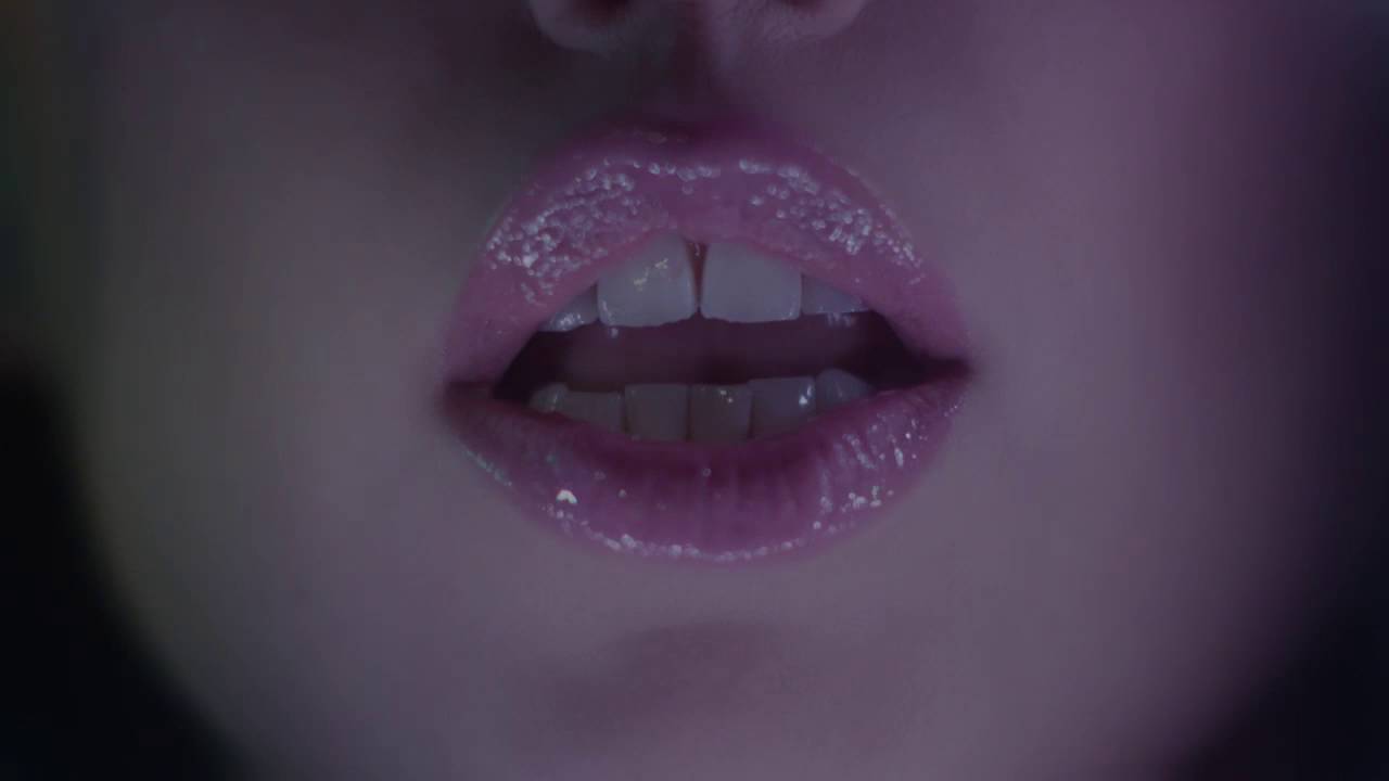 Artistry Light Up Lip Gloss