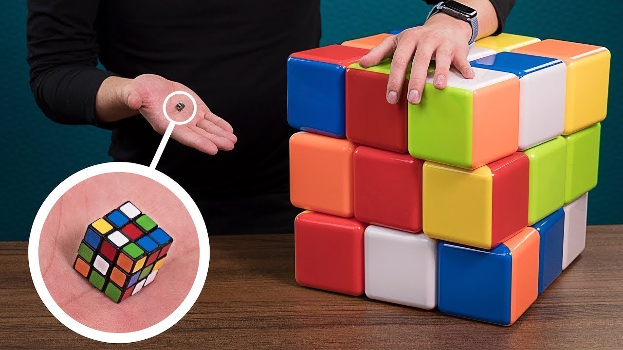Алиса включи кубики. Кубик рубик 19x19. Самый маленький кубик Рубика 3х3. Самый маленький кубик Рубика в мире. Огромный кубик Рубика 3х3.