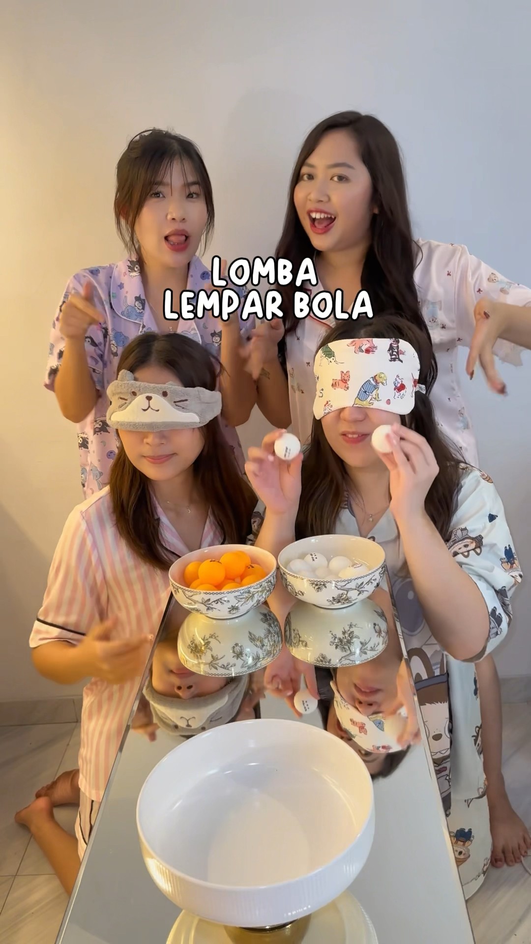 LOMBA LEMPAR BOLA ? KOK ADA YANG ANEH YA… ? | Klara Tania #shorts