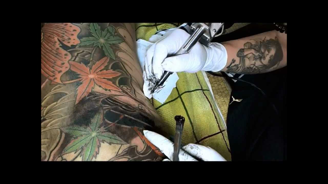 東京 刺青彫師 彫正 背中の額 Japanese Tatoo Artist Horitada Youtube