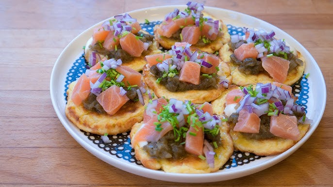 Les blinis aux oeufs de saumon Petrossian de Elliott Little Chef 