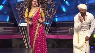 South Actress Sada - Intentionally Exposing Her Curves In Saree Slow-Mo Hd