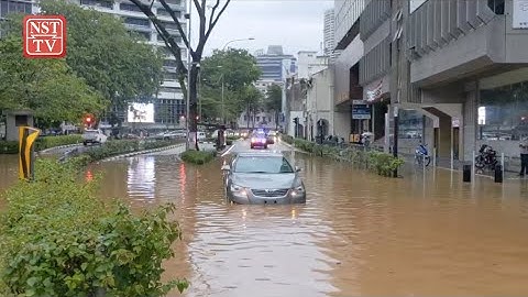 Flash floods strike several areas in KL, roads inundated