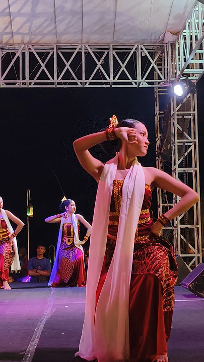 LENGGERE AYU AYU 👹 SUBSCRIBE YA #shorts #lengger #festival #cilacap #devamuzaki