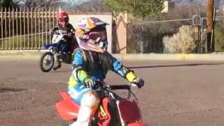 Дети на мотоциклах. Children riding on motorcycles.