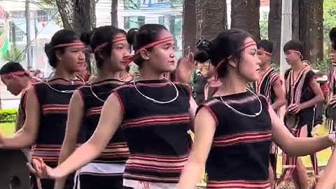 Cồng chiêng mừng chiến thắng của xã Chư Á