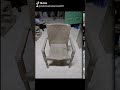 كرسي بلاستيك قديم 