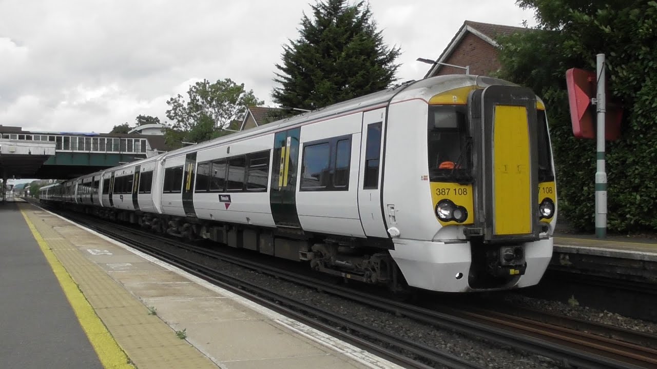 Thameslink trains at Horley Part 1 3/8/16