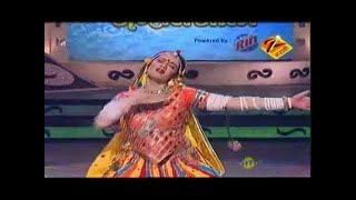 Eka Peksha Ek Apsara Aali March 17 11 - Girija Oak