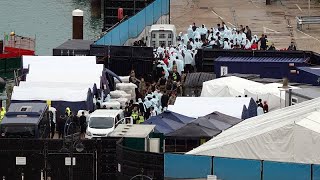 Royaume-Uni Le Centre De Migrants De Douvres Au Bord Du Chaos